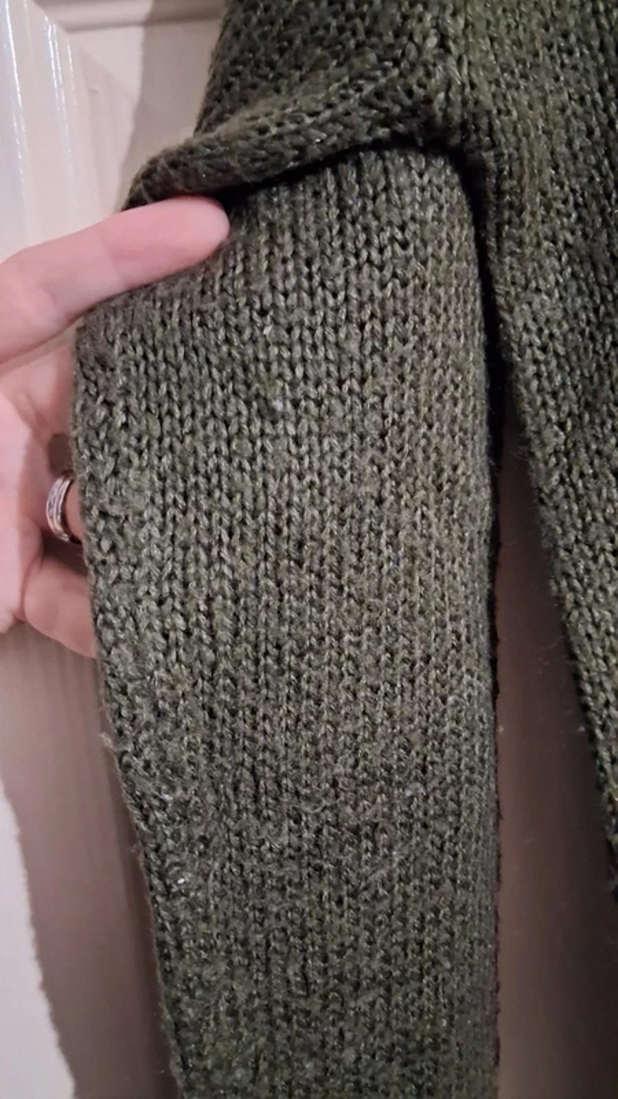 Dark green jumper age 14-15