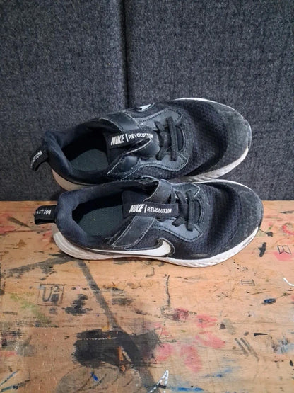 Nike Revolution trainers UK10