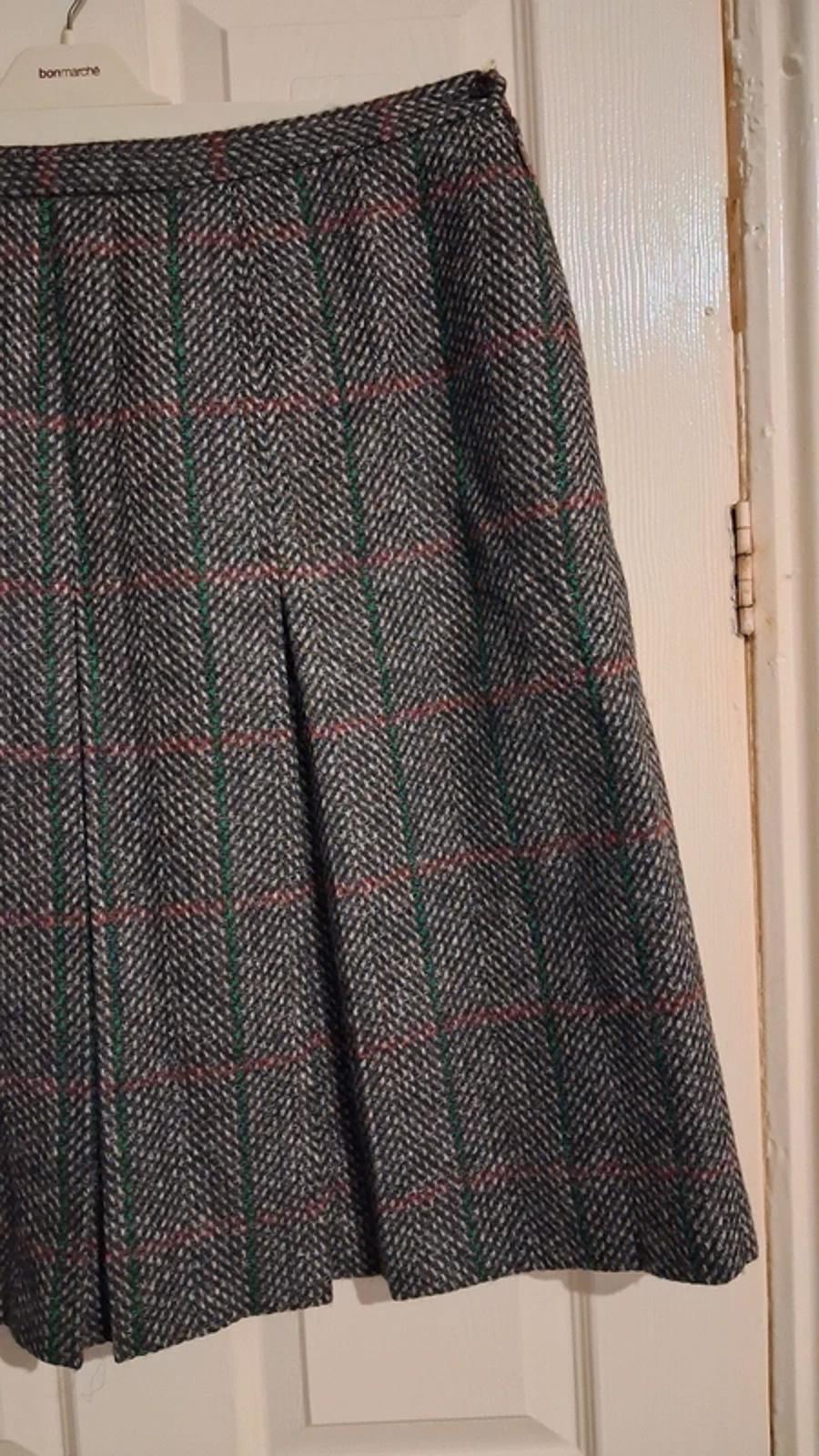 Brown wool skirt UK24