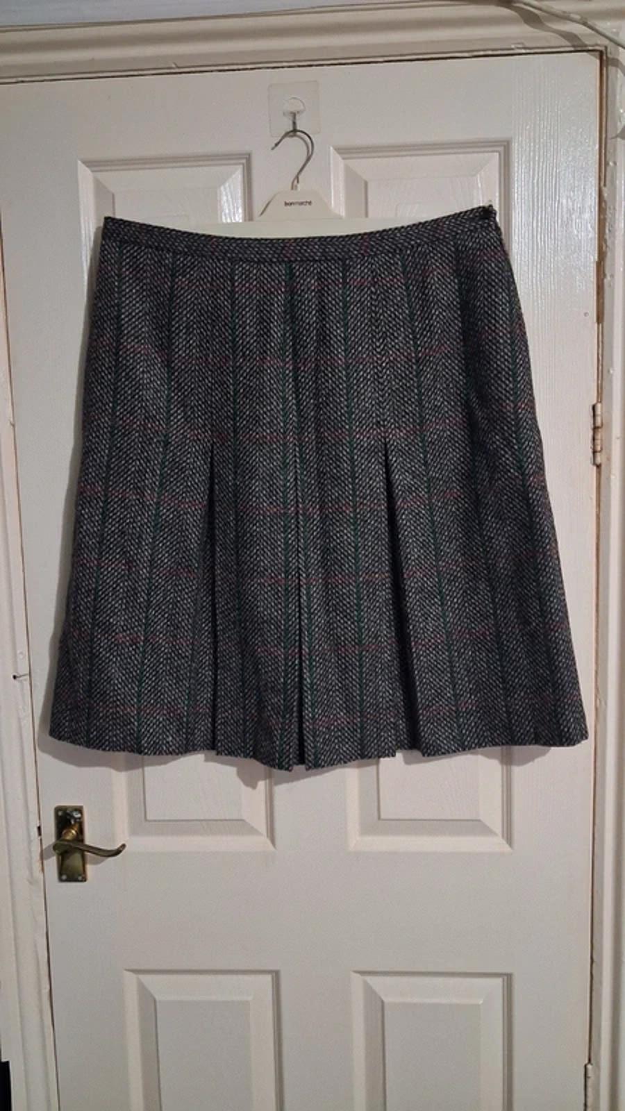 Brown wool skirt UK24