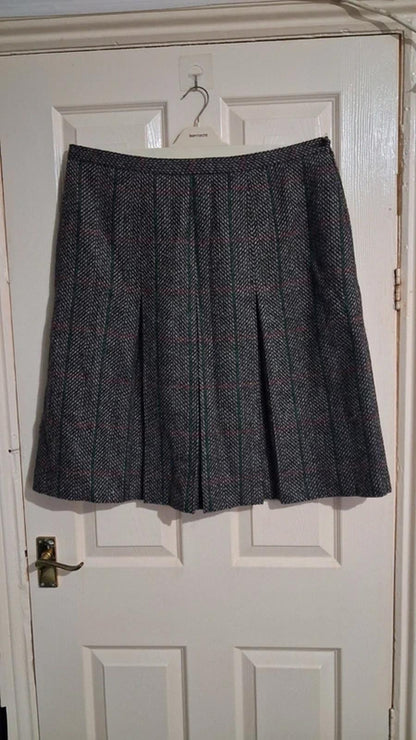 Brown wool skirt UK24