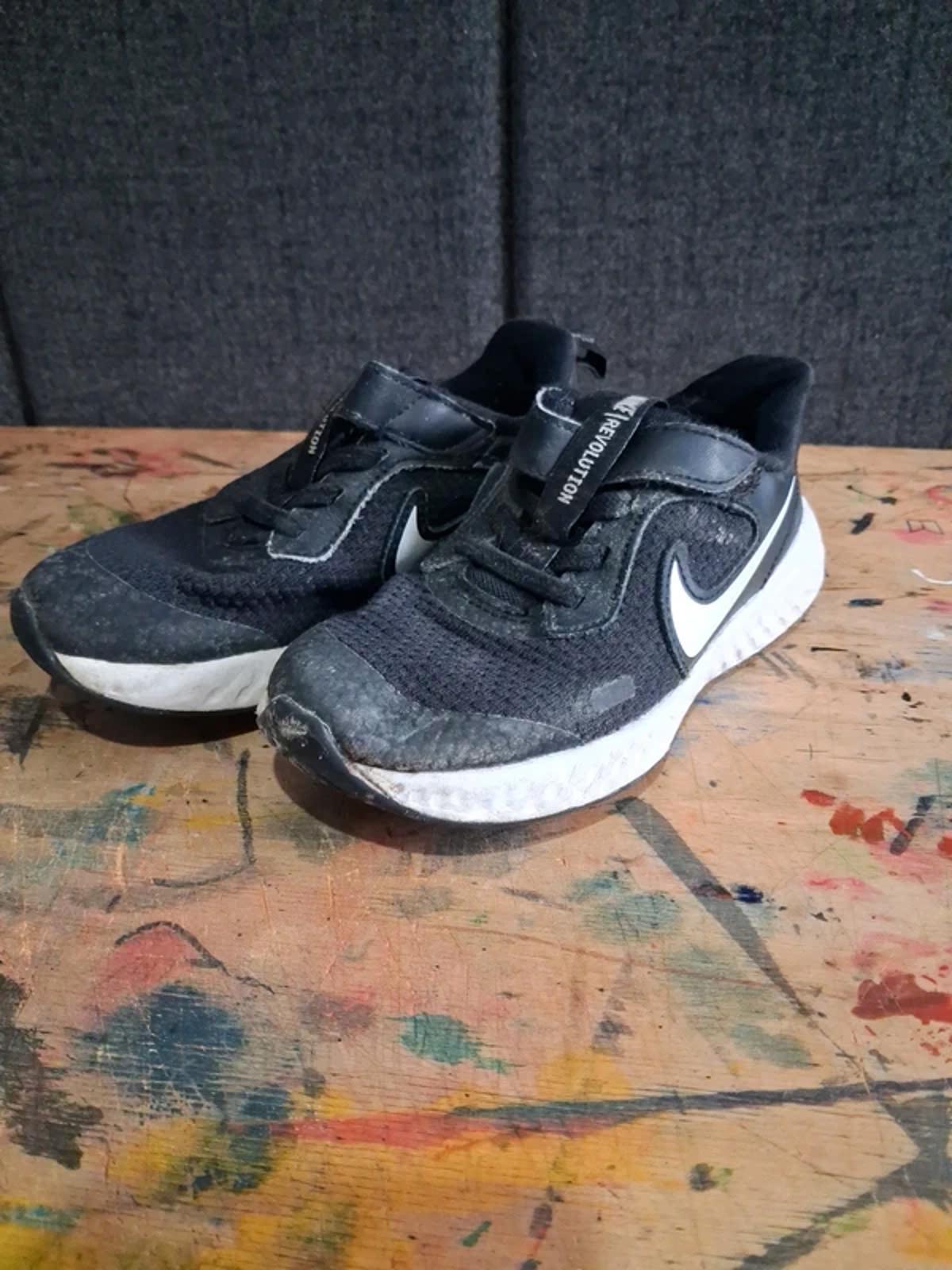 Nike Revolution trainers UK10