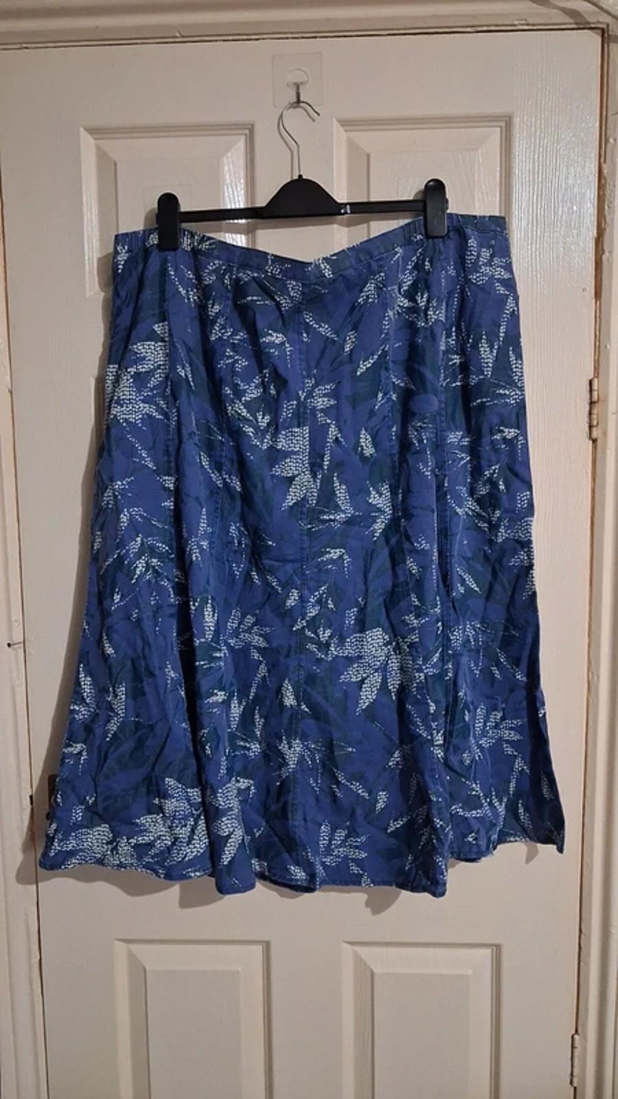 Long blue skirt UK24