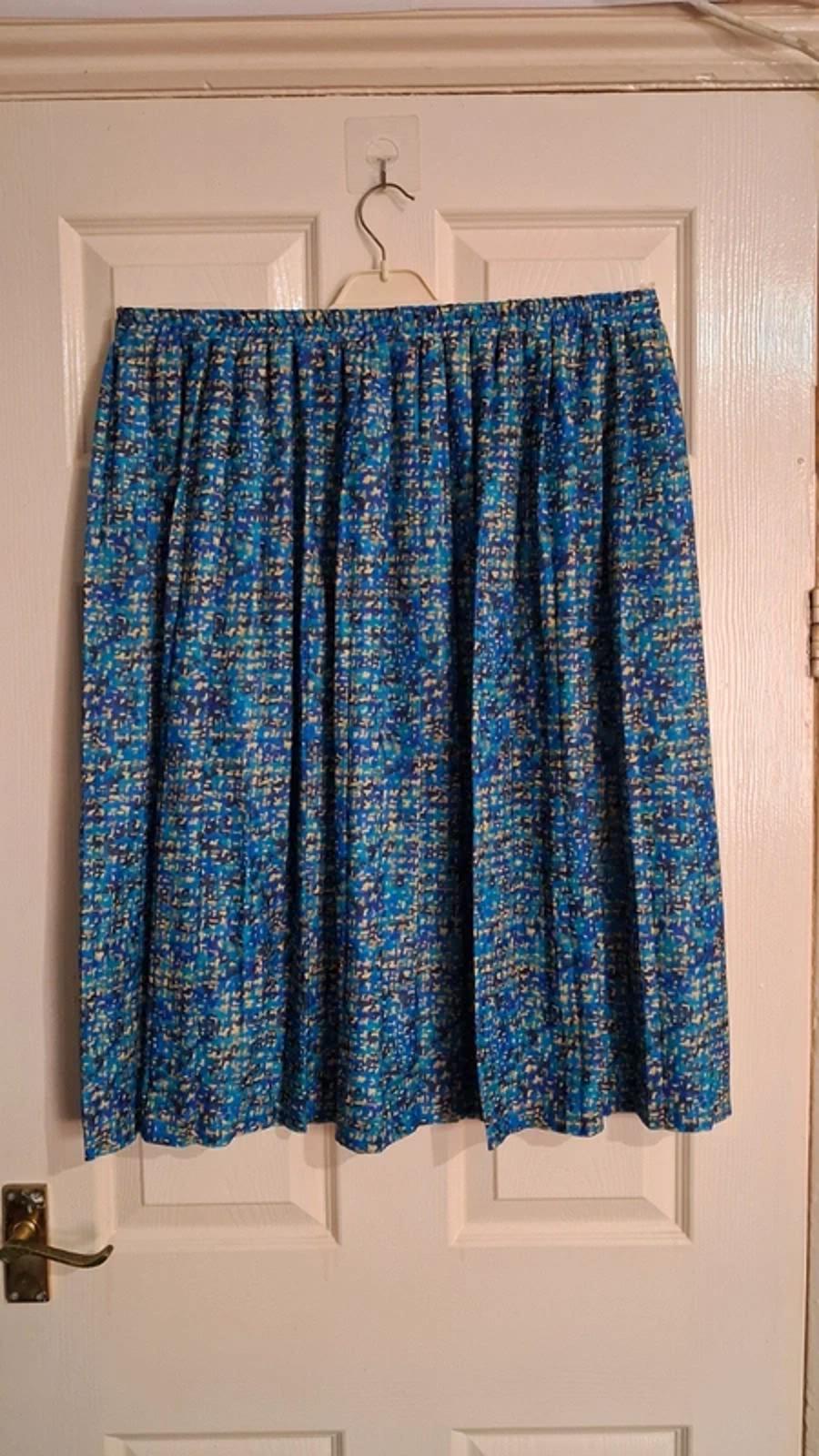 Pleated blue skirt UK22 (18?)
