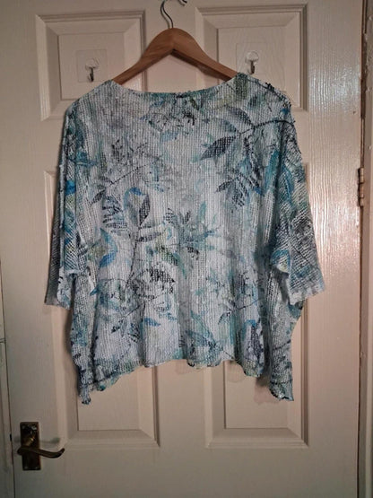 Leaf print top size M