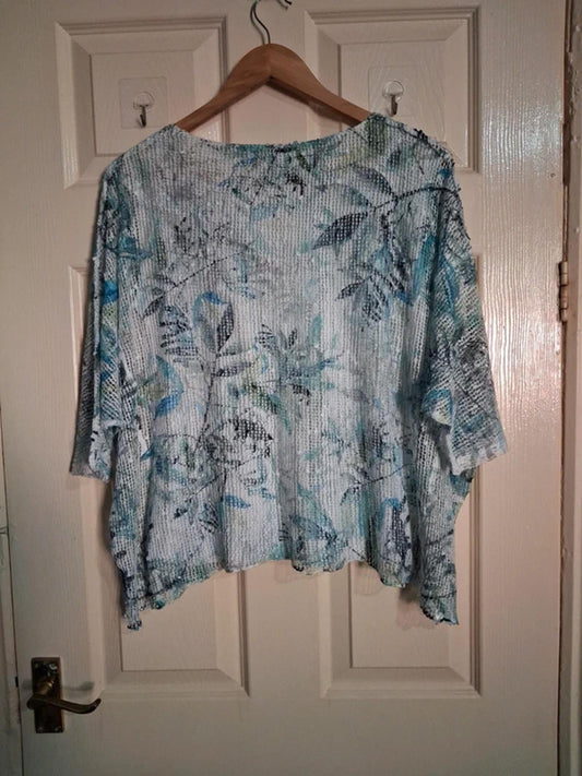 Leaf print top size M