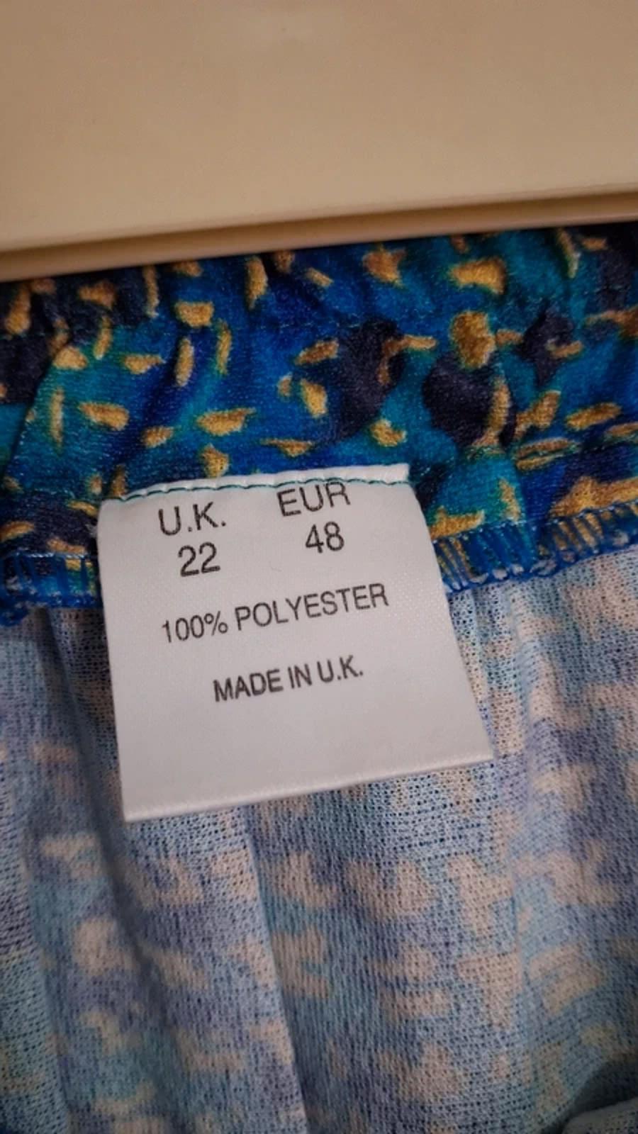 Pleated blue skirt UK22 (18?)