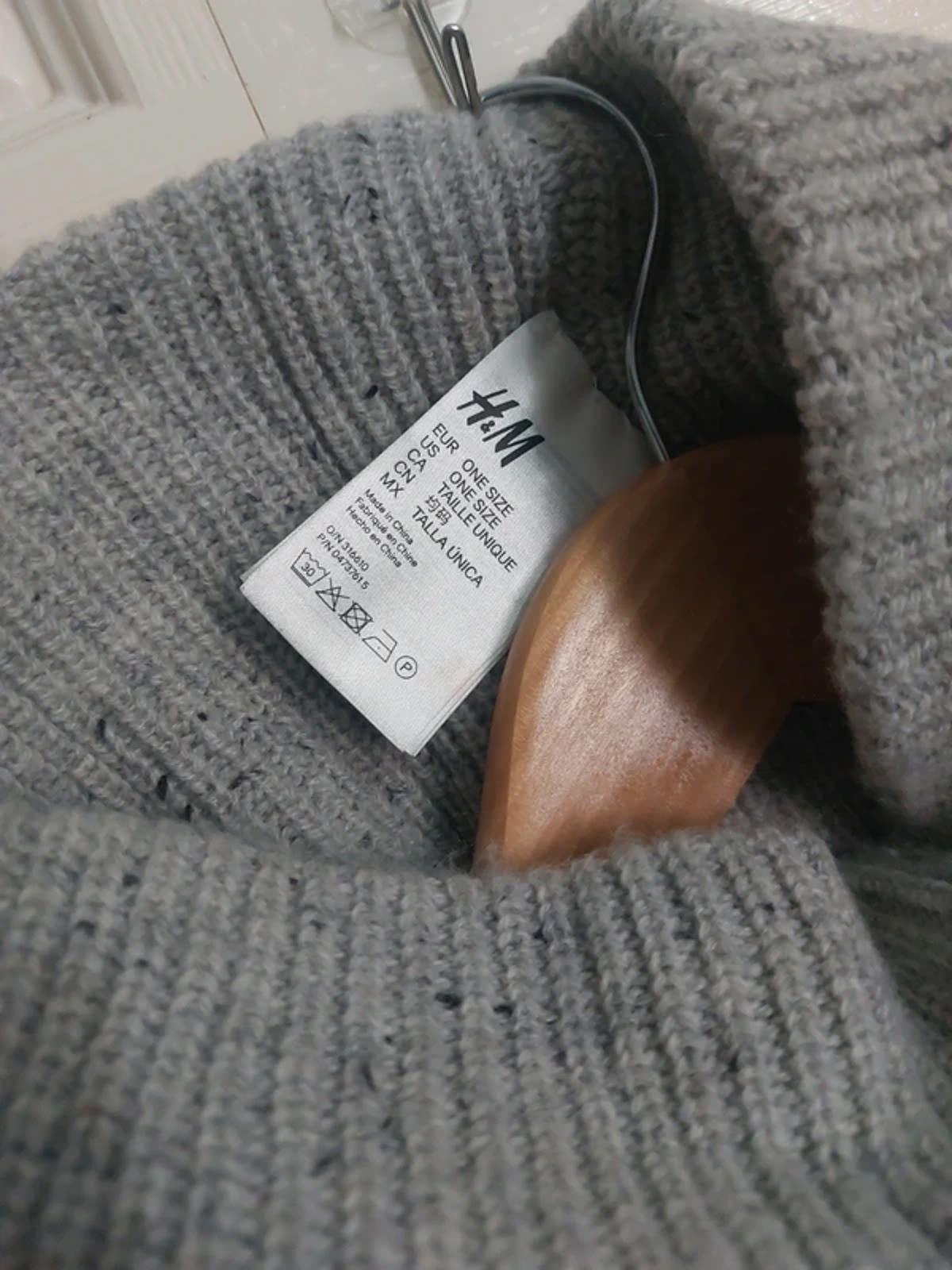 Grey snood