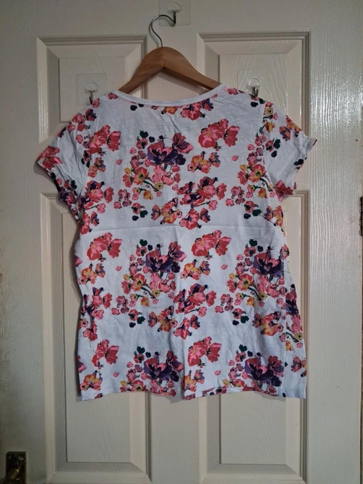 White floral t-shirt UK14