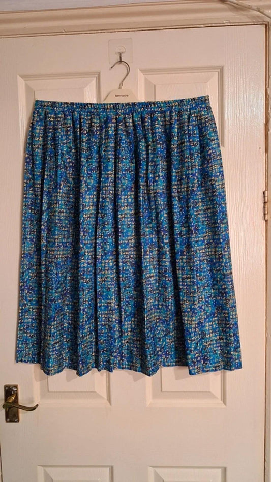 Pleated blue skirt UK22 (18?)