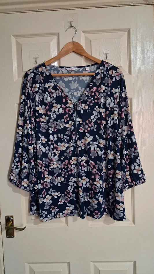 Floral navy top UK28