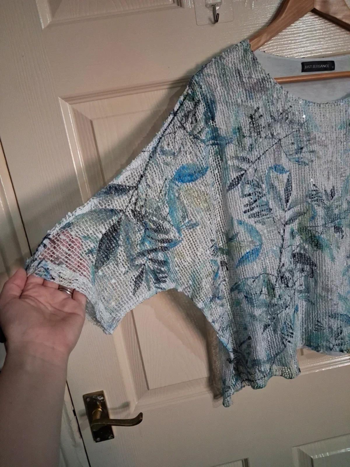 Leaf print top size M