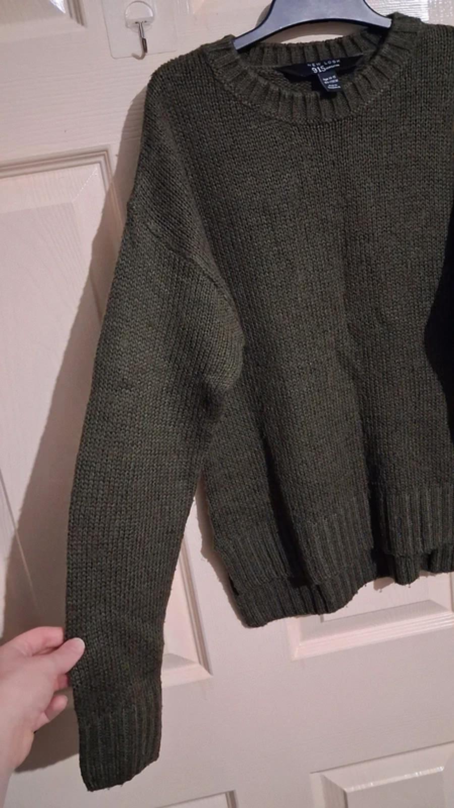 Dark green jumper age 14-15