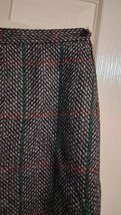 Brown wool skirt UK24