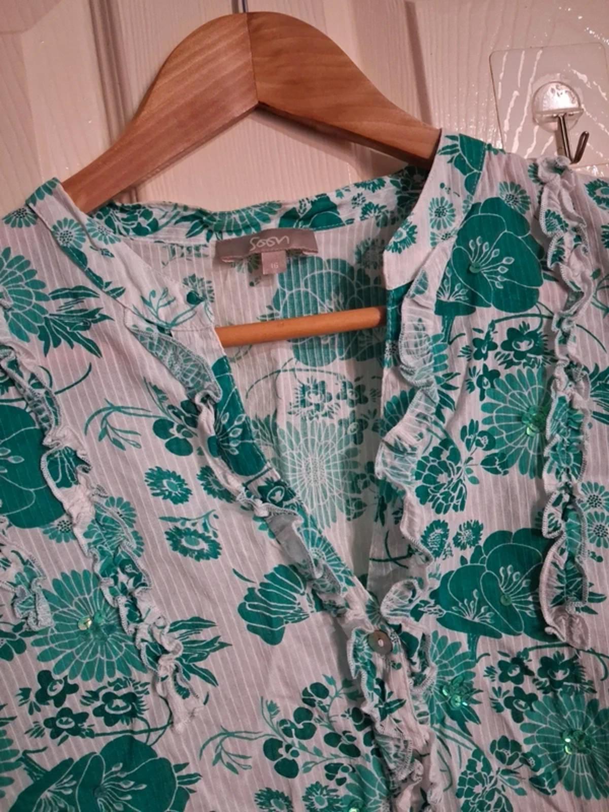 White and turquoise floral blouse UK16