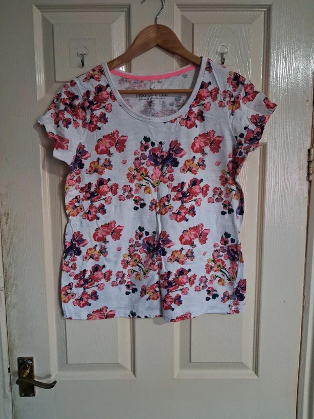 White floral t-shirt UK14