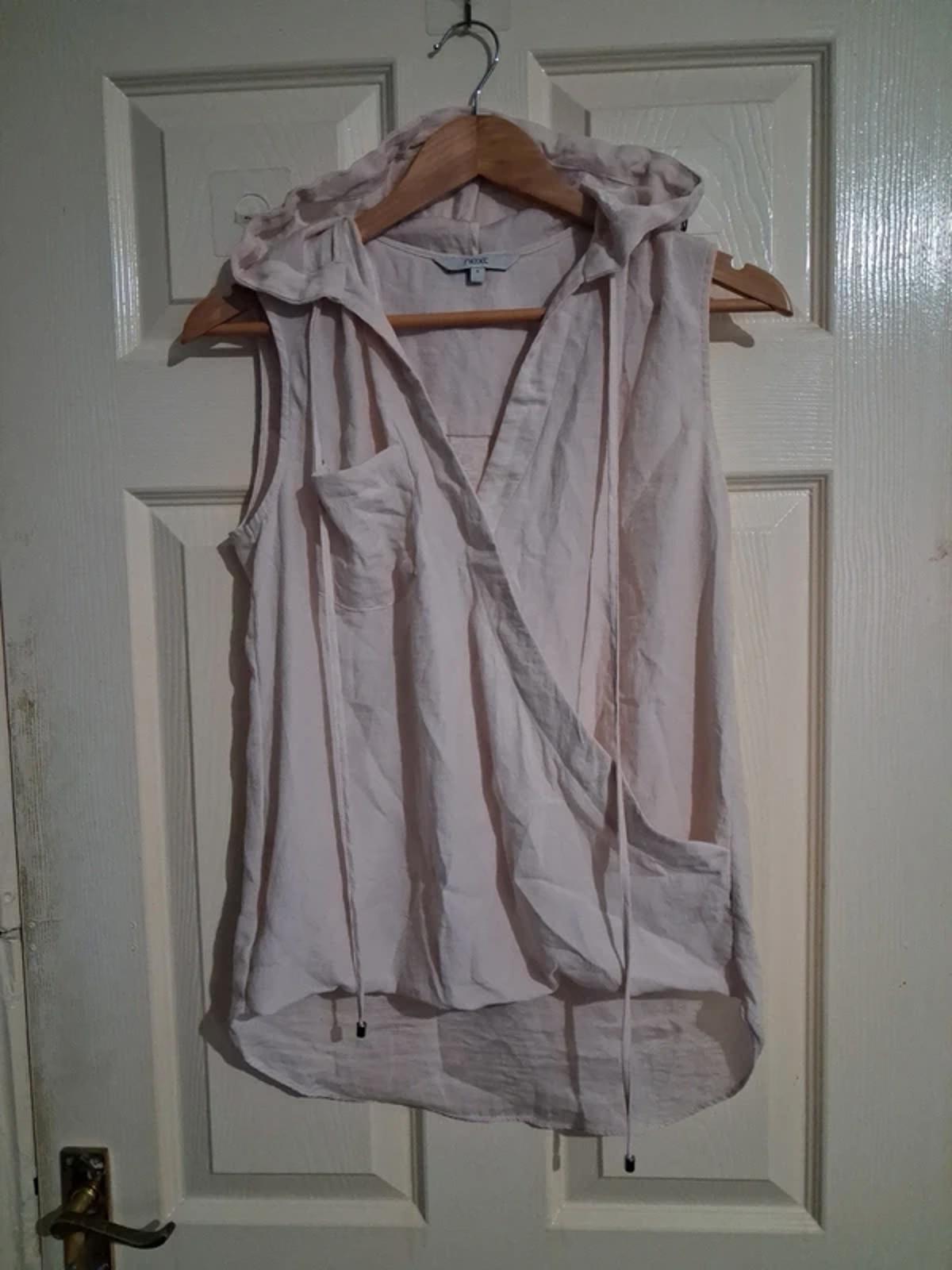 Rose hooded vest UK8