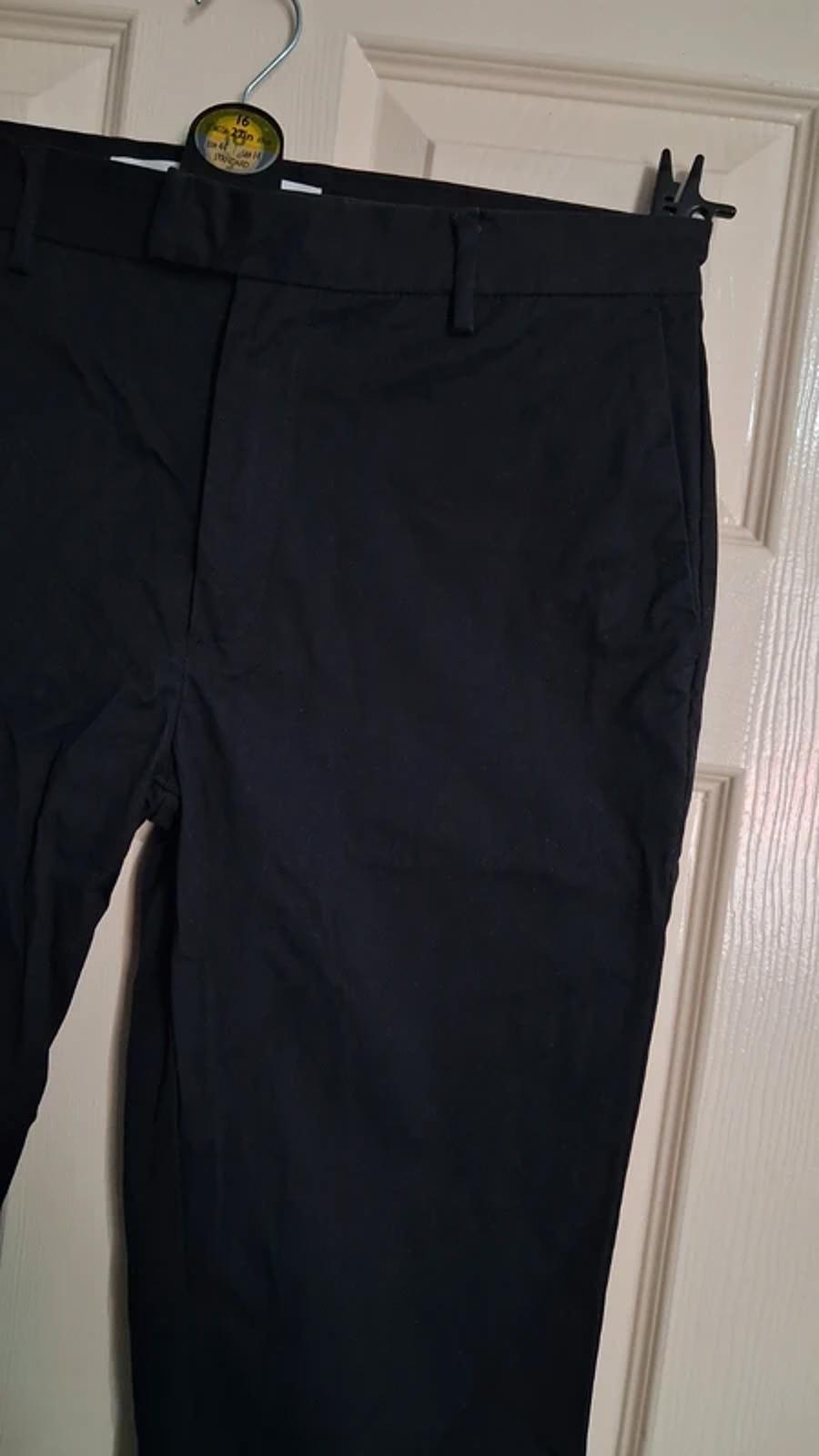 Black trousers W32L32